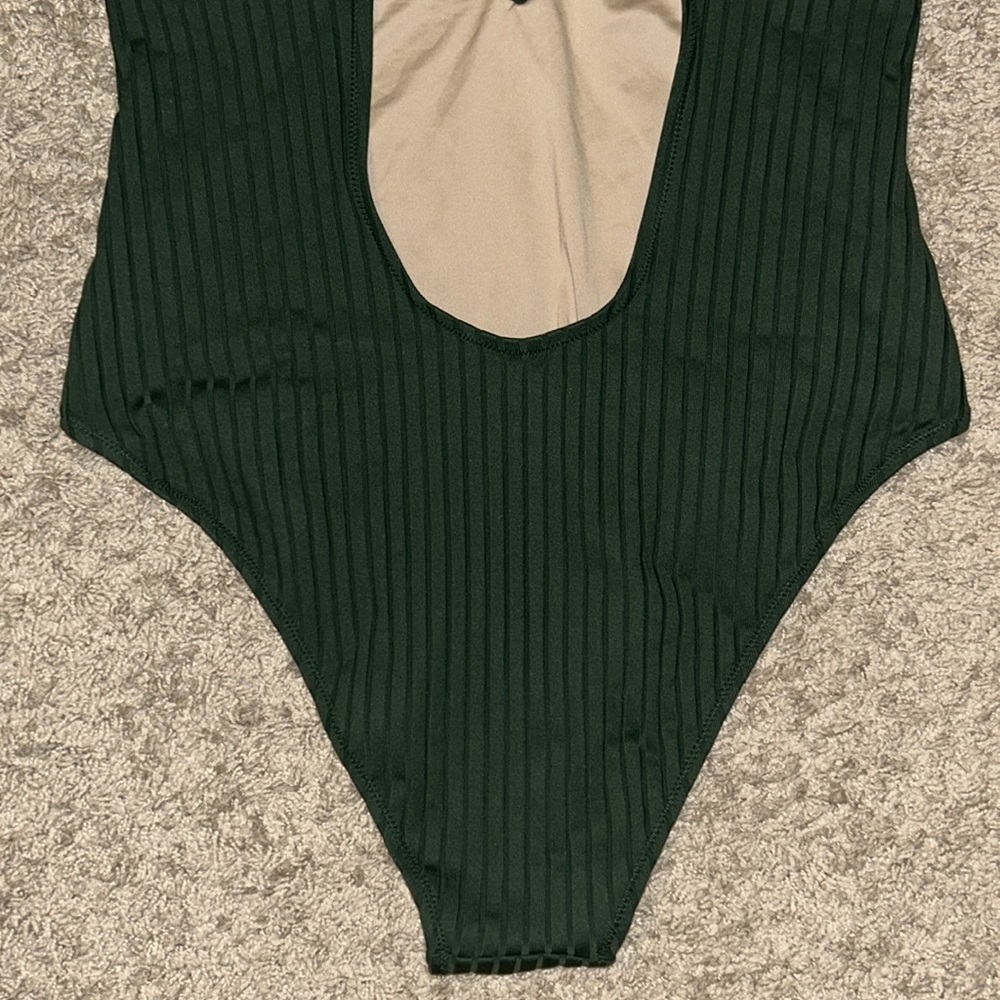 Women'sRibbed Plunge Front V-Wire One
Piece Swimsuit - Shade & Shore - Picture 9 of 10
